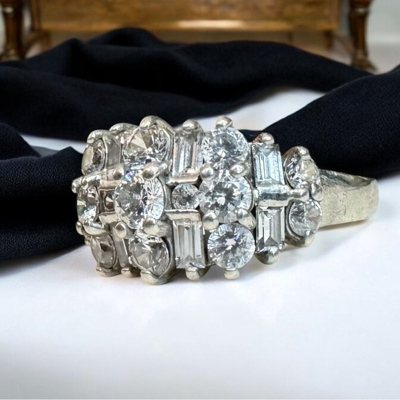 Vintage Sterling Silver Cubic Zirconia Ring (8.5) - Picture 11 of 15
